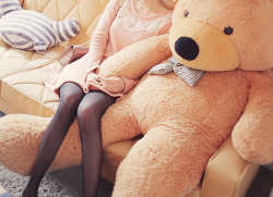 cautious-curiosity:  I need a life size teddy to hold mah hand 