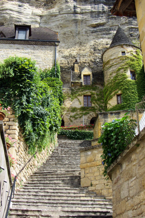 wanderthewood:  La Roque-Gageac, Dordogne, France by laurentslp 