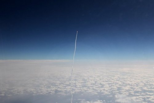 dontrblgme404:白い端末の駅メモ垢さんのツイート: “帰宅。とりあえず往路の飛行機でもう一生遭遇することは無いであろう、飛行機から見たH2Aロケットの打ち上げを上げてみる。ええ