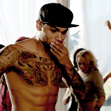 boomxkat:Chris Brown being random as hell.