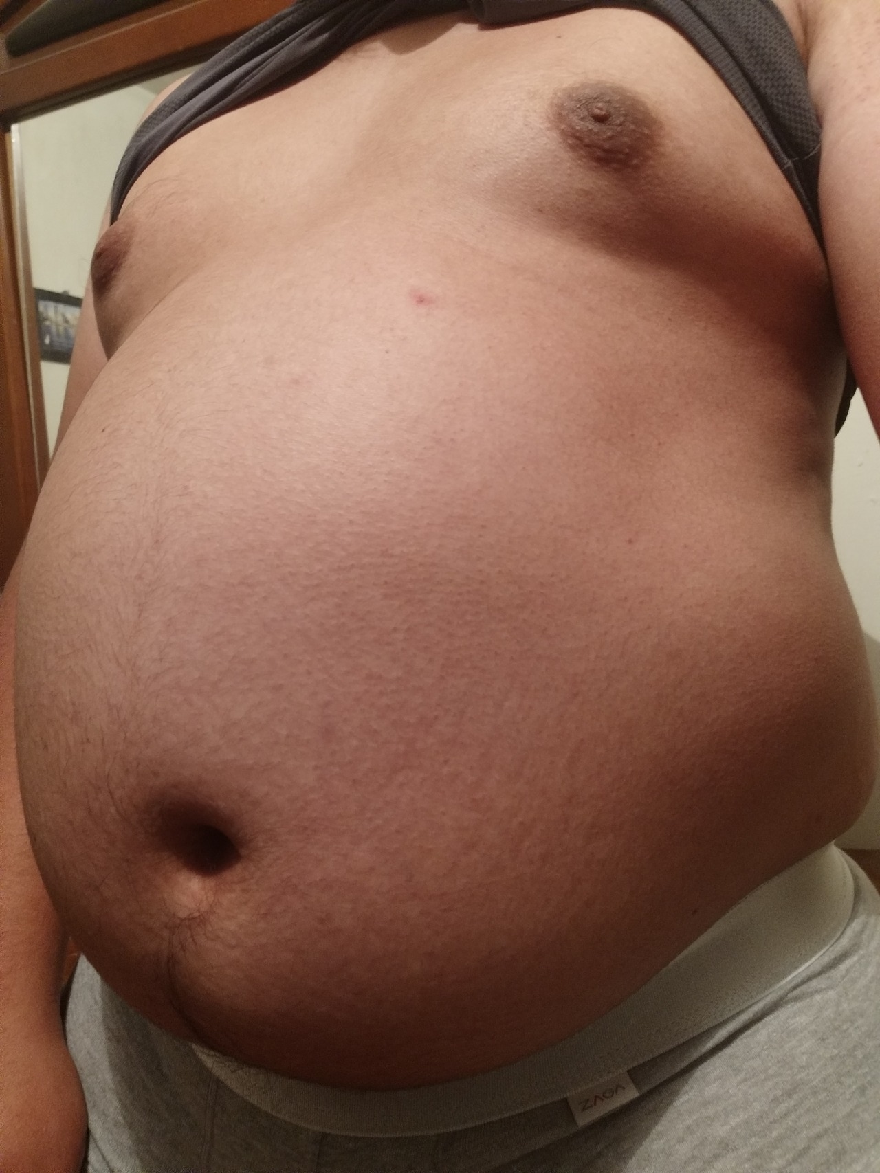 gainerburr:Stuffed belly!I had a hamburger, 20 nuggets, some fries, a chocolate milkshake