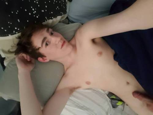 spicedegg:I want to take some new pics but I’m feeling bad about my body. Anyways here’s