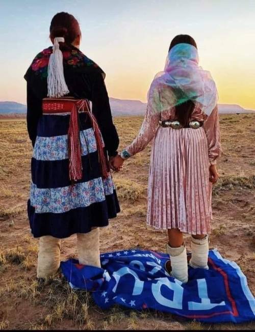 mudwerks:Two Navajo women exercising their 1st amendment rightApache, Navajo and Coconino counties, 
