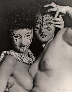 joeinct:Juliet and Margaret Nieman in Paper-Mâché Masks, Photo by Man Ray, c. 1945