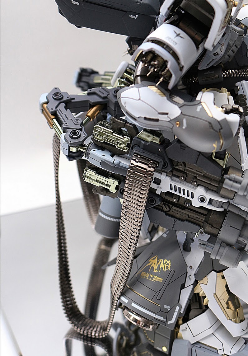 vinh-tee:  So coooool. http://gundamguy.blogspot.tw/2014/05/mg-1100-msn-04-snow-sazabi-custom-build.html?m=1