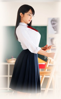 In Praise of Japanese Schoolgirls