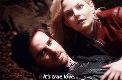 captainswansource:  Emma choosing Killian | 3x20 vs 5x20 