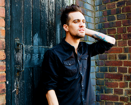 cocainesmile:  backstage with panic! at the disco in london 