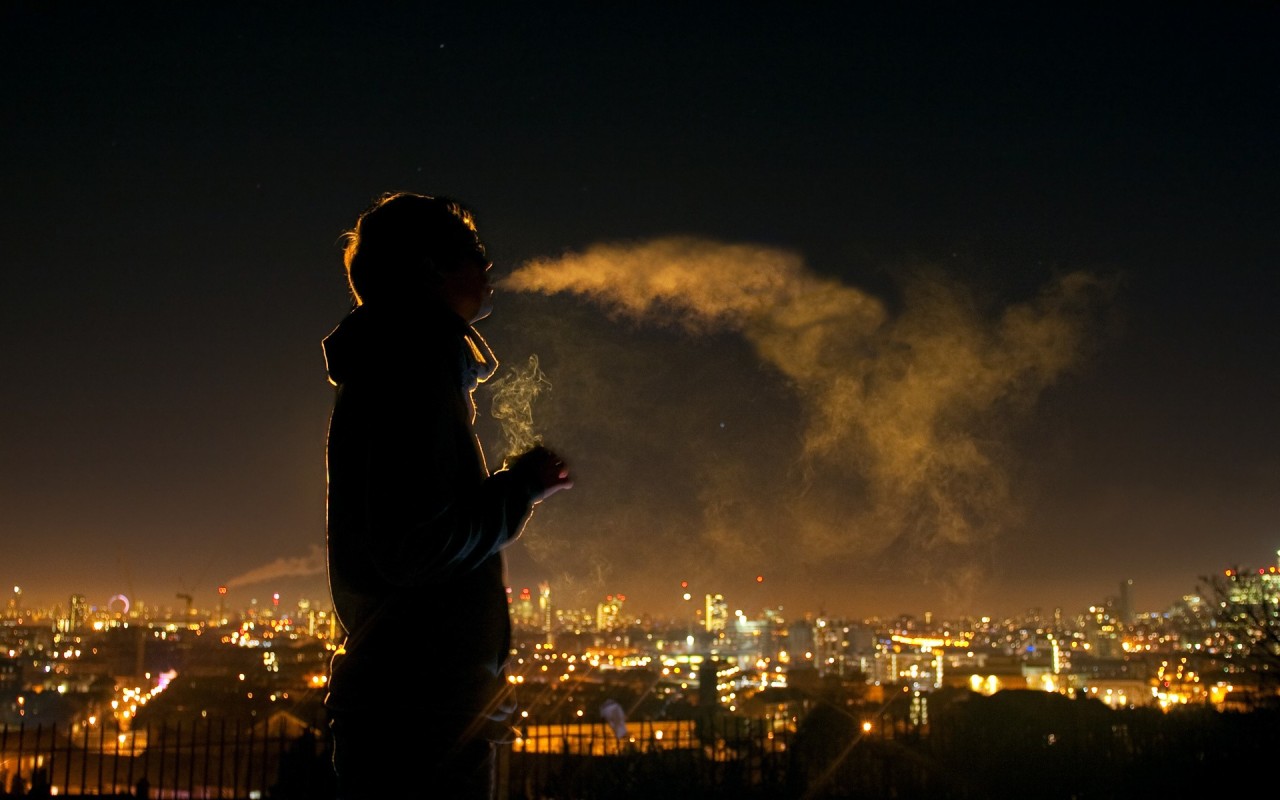 matishhwordpic:  Rapear me encanta como fumarme algo solo y empezar un freestyle tambien