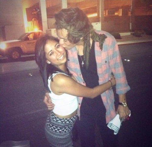 harrygotmestressed:harry with a fan x