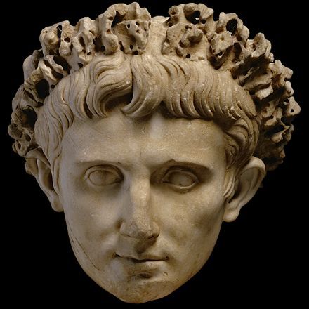 Emperor Augustus wearing the Corona Civica; posthumous portrait bust dating from the reign of Empero