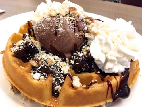 threemilk:「チョコレートブラウニー＆アイスクリーム入りワッフル」