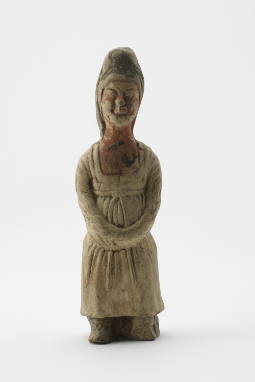 fishstickmonkey: Tomb figure of a female attendantType Tomb figure: woman Historical period(s) Tang 