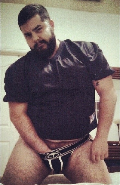 cubbypup:  chubadmirer:  Chubs y Algo Más…  yum!