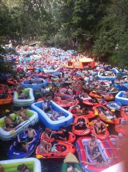 randomnesstothemostextreme:  undefined-thought:  Beer Floating otherwise known as Kaljakellunta in Finnish, is a beer drinking event in Helsinki, Finland where people go down a river in anything that floats and get wasted. I Need to fucking go to this