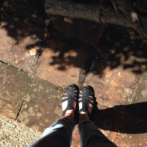 chili-jesson:  feet, bad tattoos and a cute top 