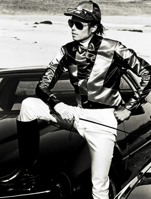 breakofdawn777:  wow i like the boots on him… <3 