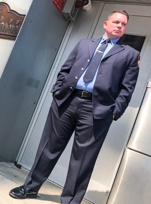 daddiesonthego:New York Fire Department Daddy on patrol to make sure no tourists get too rambunctiou
