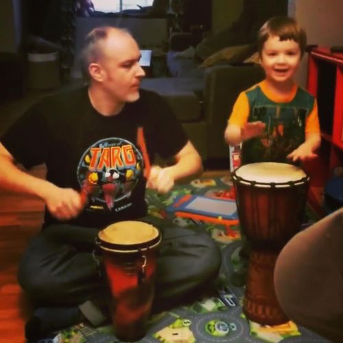 *SPOTTED!* Jammin’ out on some heavy family style rhythms and rockin’ the classic TARG t - wicked!! 