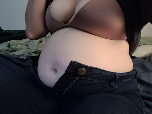 lookathatbelly:Too soft for standard sizing adult photos