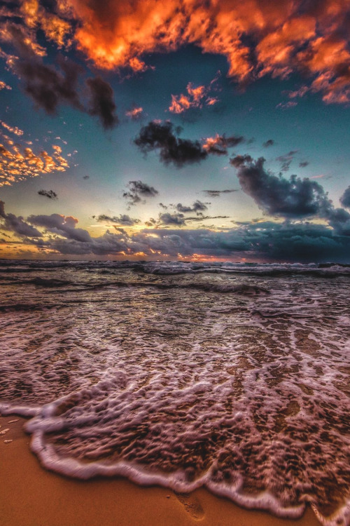 lsleofskye:Ocean sunrise vibes | benmuldersunsetsLocation: Surfers Paradise, Queensland, Australia