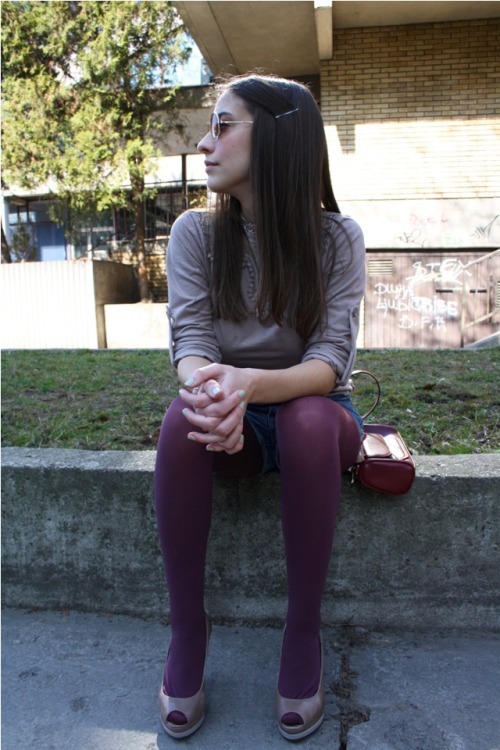 tightsobsession:  Maroon tights with jean shorts.  Cute girl :)