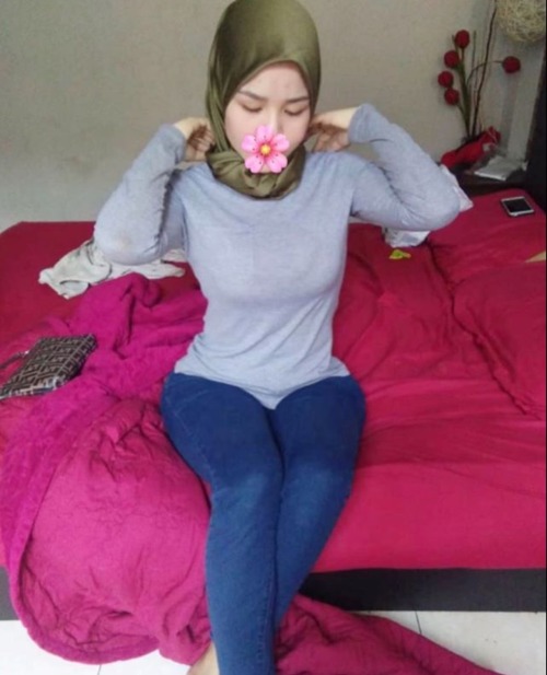 openmindedmalay: koleksimelayu: Siapa bilang gadis melayu x menawan? Nih kalau doggie pungkoq besaq 