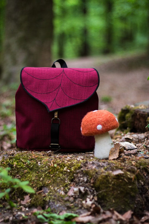 littlealienproducts:Handmade Leaf-Shaped Backpacks by LeaflingBags Inspired by nature and woodland t