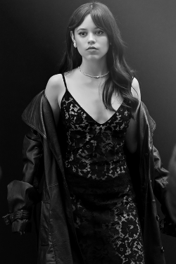 unsaideddie-archive:jenna ortega at the valentino fashion show in paris 10/02/2022