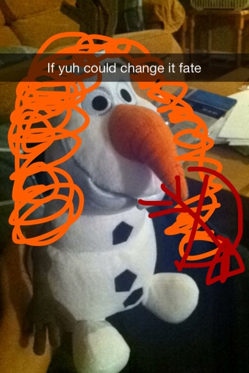 disneyismyescape:  olaf likes 2 play dress up and i like to pretend i can art  