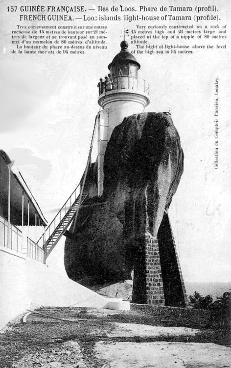 Phare de Tamara construit sur masse rocheuse, Iles de Loos, Guinée.