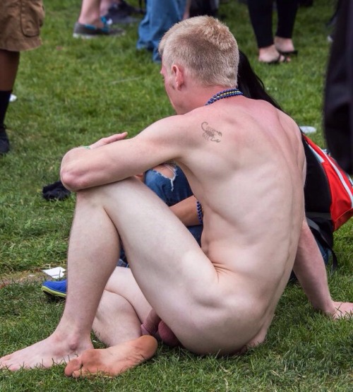 blogxlbigdick:  big  nudist                                          http://blog.xlbigdick.comhttp://bulge.xlbigdick.com