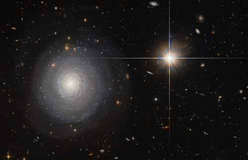 A lonely birthplace - starburst galaxy MCG+07-33-027 [ 3577 x 2316]