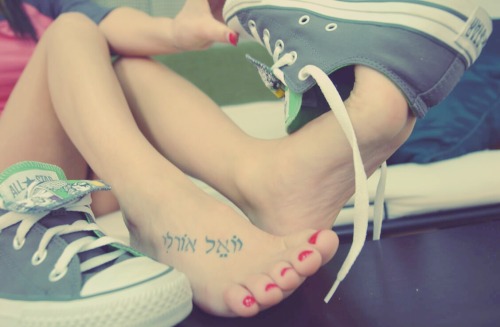 feet-art: Chucks und barfuss. I love it