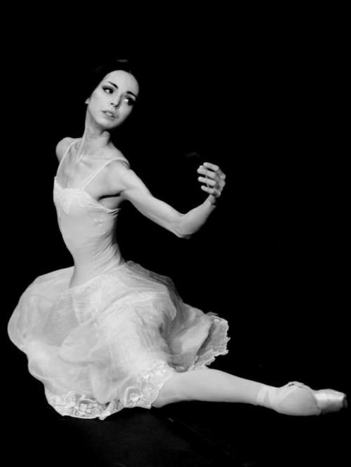 biancadiazepam:russianpointegirl:© Sasha Gouliaev Diana Vishneva (Mariinsky Ballet) and Roberto 