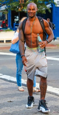 demoncontrol:  How amazingly cute is tyson beckford? look at that face. Love him