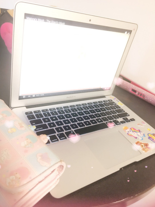 mistertilmonjr:  bunnyspears:  good morning ! my morning has consisted of watching ‘let’s plays!’, writing in my diary and scheduling my day (class , debut cam show, working on my flexibility & the gym. interesting..? maybe..?) i look dopey