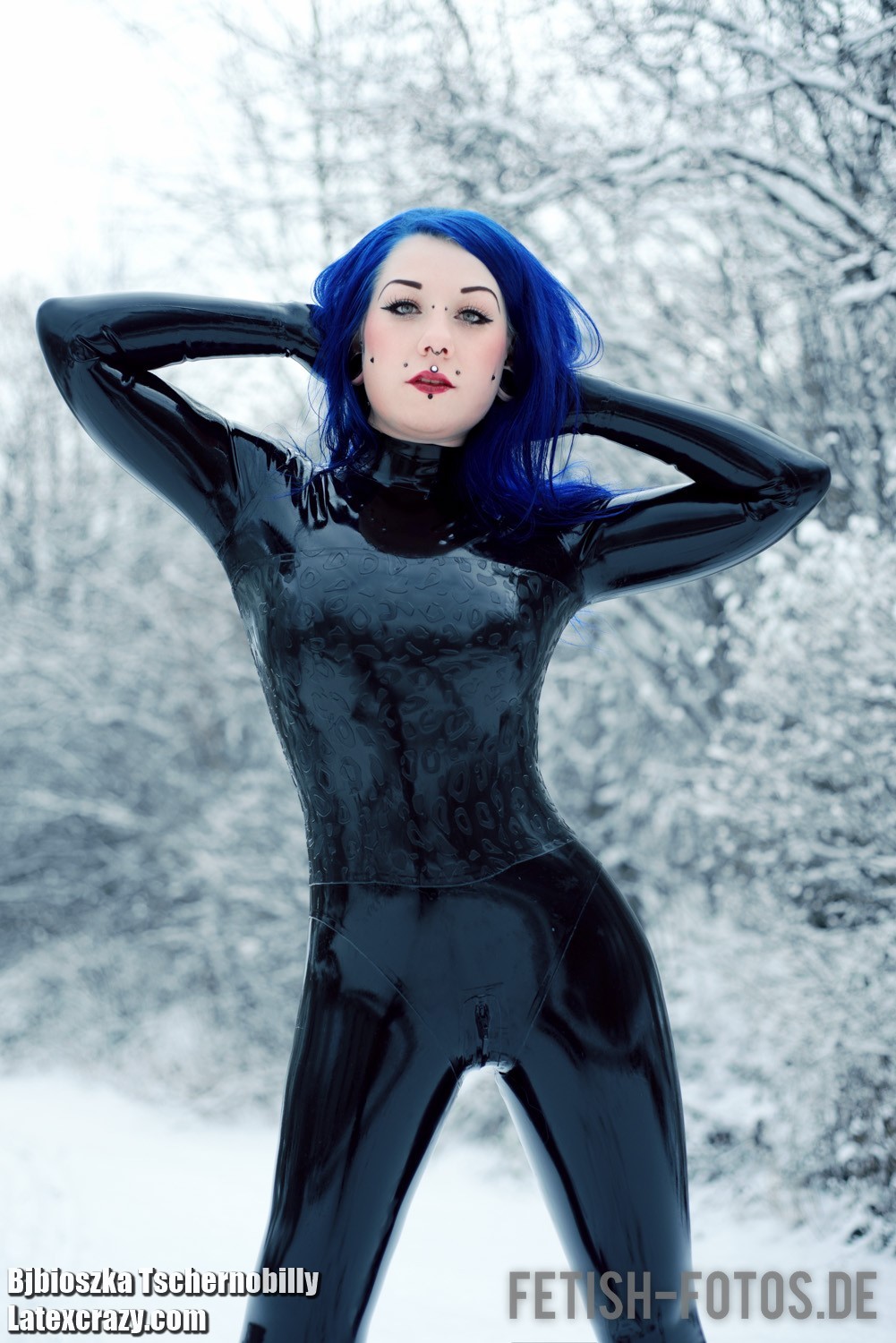 latexcrazy:Miss Bjbioszka Tschernobilly wear the latex catsuit Leopard Lilly - thx