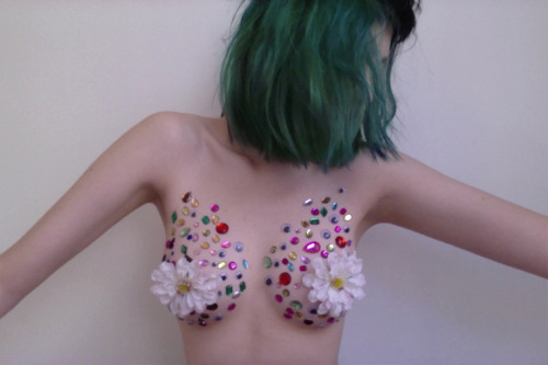 sensuoussirens: arigatobasedgod: pretzeljesus: just tryin 2 b an artist Bedazzled out New hype?