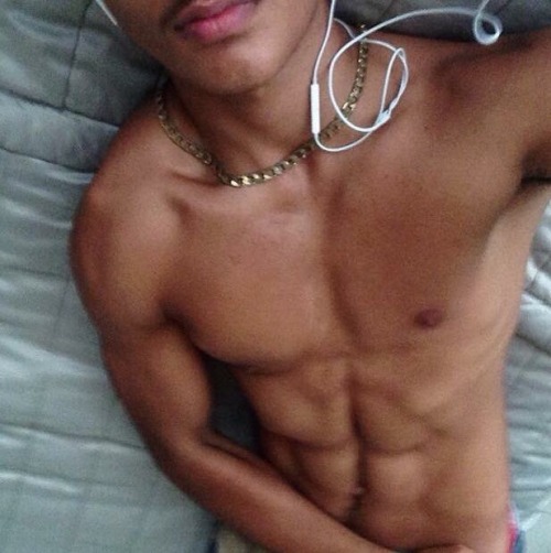 onjray:  tayyy-269:  When your boys bod is on point x Appreciation post  wos this hottie