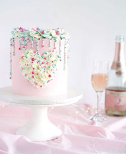 sweetoothgirl:  PINK CHAMPAGNE CAKE