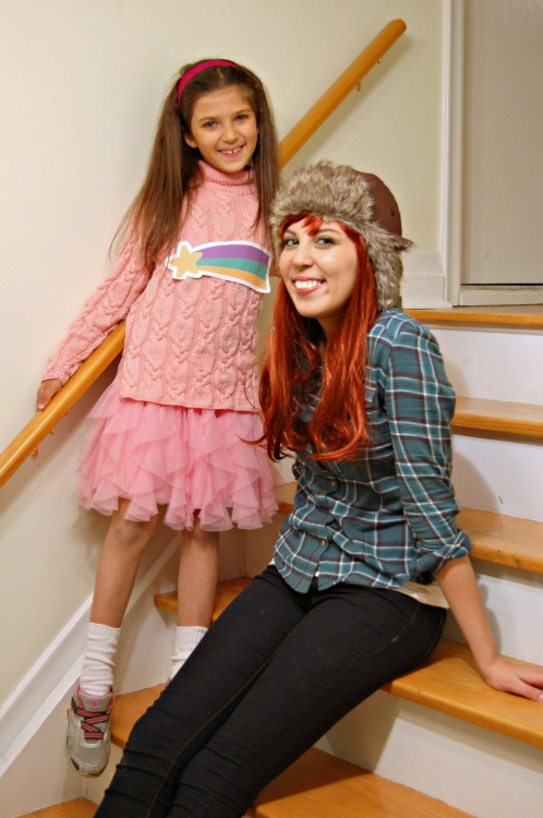 ofpaintedflowers: bribed my mom into taking some pictures of my sister and I in our Halloween costum