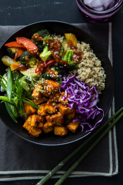 vegan-yums:  Korean Barbecue Tofu Bowls with Stir-Fried Veggies and Quinoa / Recipe