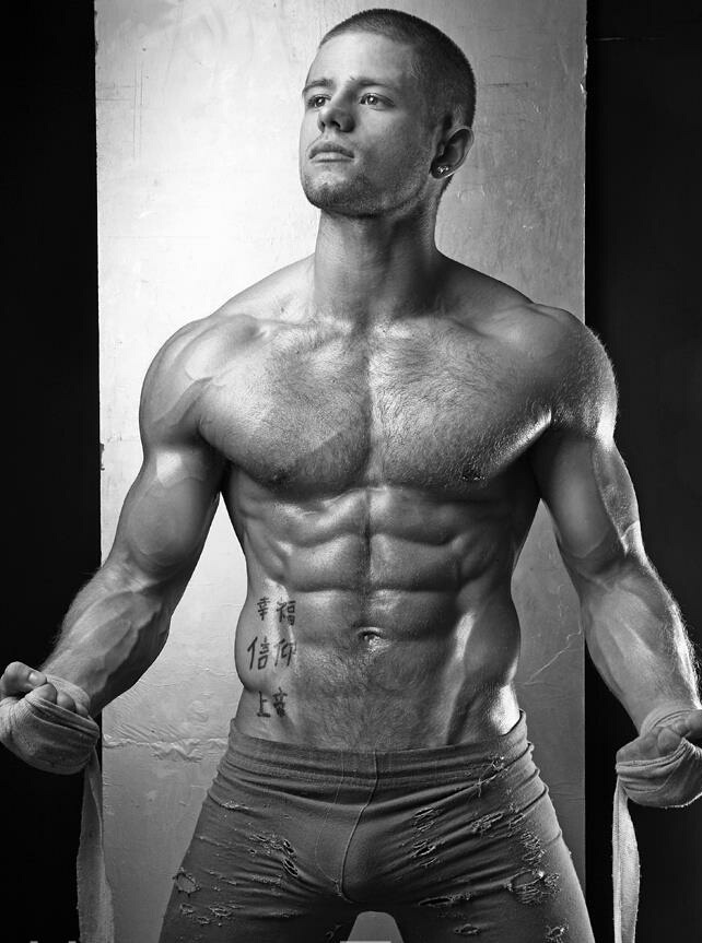 hot-manly-muscle-men:  Kieran Congdon 
