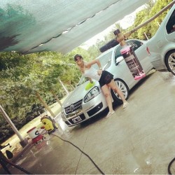 chemicalguys:  Our family @chemicalguysarg going it right with the foam cannon Mr Pink and of course some ladies