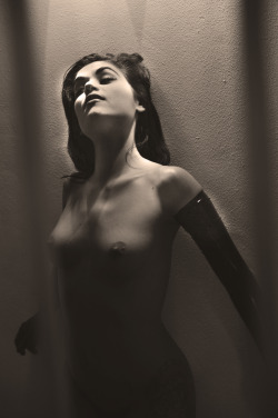 thefetishinfluencephoto:  model: Elanor the Black Swanphoto: FIP
