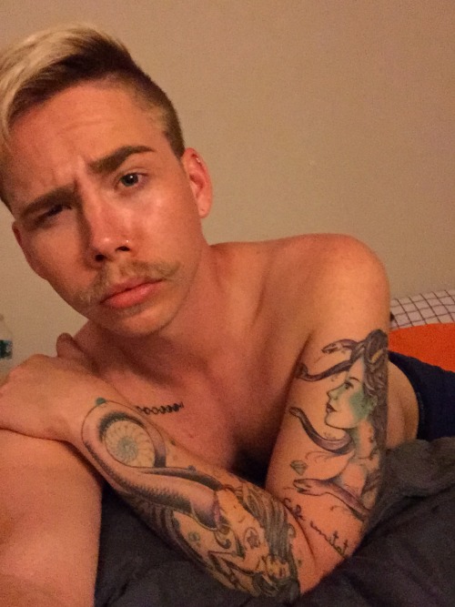 platinumdeadboii: The lighting in my new bedroom is perfect