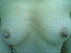 heavenlycouple:  Morning NIP Suck :)     Lovely big suckable nipples