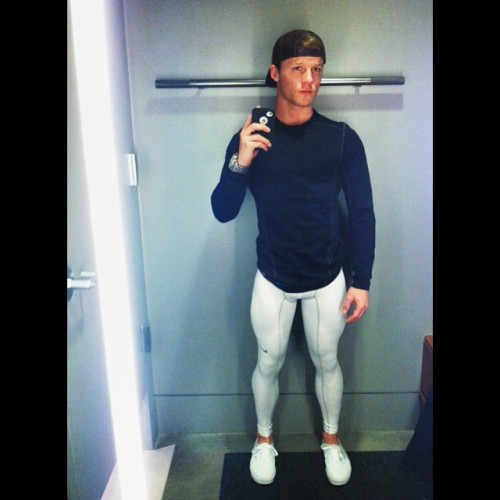 lycladuk:  daviddagur:  Love the Nike tights in white  Sexyyy