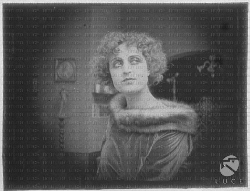 theholygirl:Pina Menichelli in La trilogia di Dorina (Gero Zambuto, 1917)  via